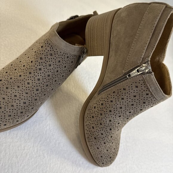 Sonoma Women’s Brown Vitalize Booties Size 7 with Diamond Pattern - Picture 3 of 9